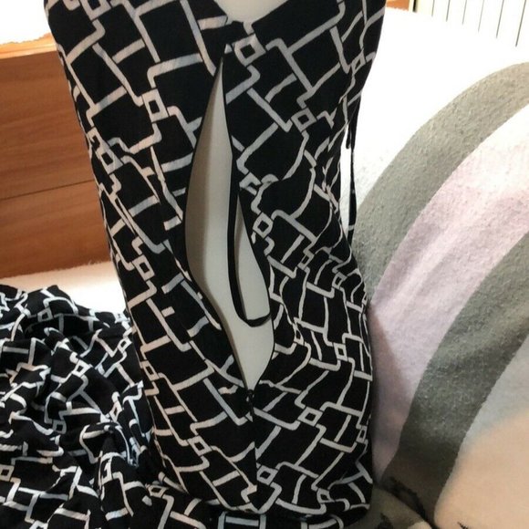 Geometric Halter maxi dress - Picture 7 of 9